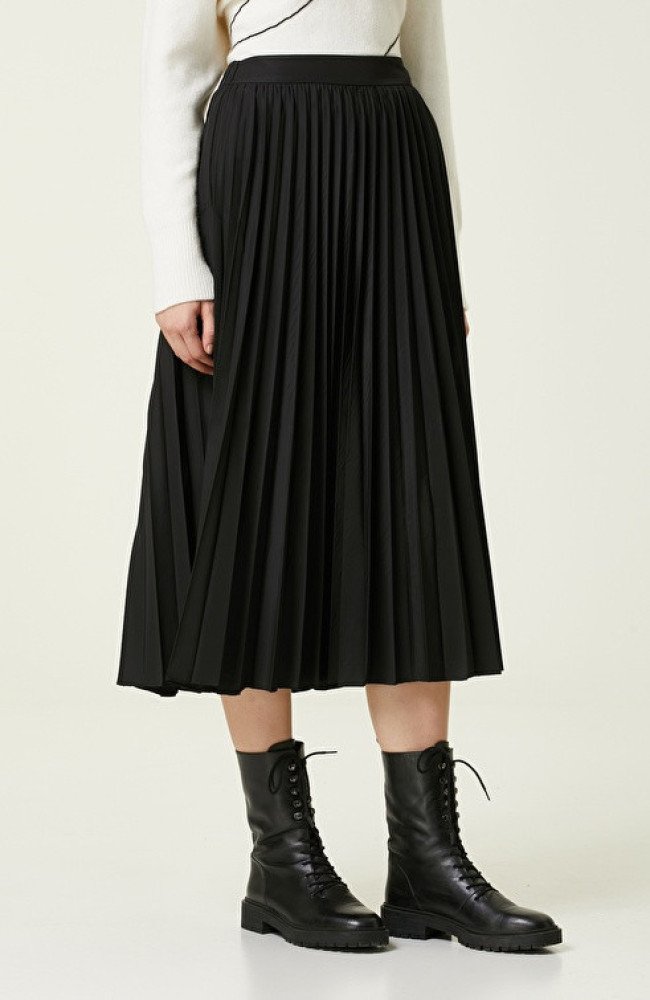 Black Pleated Long Skirt